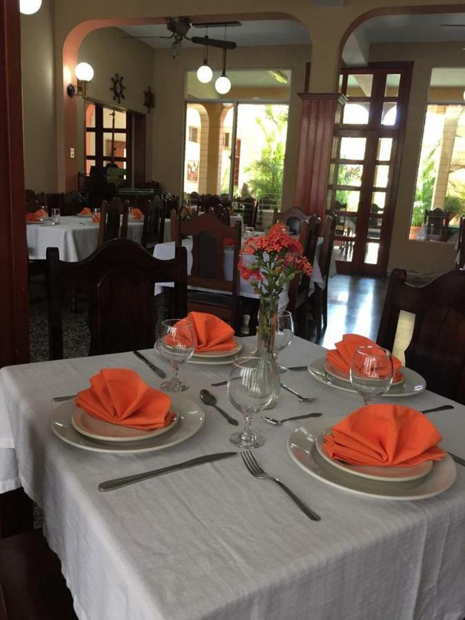 Hotel El Reformador Puerto Barrios Extérieur photo